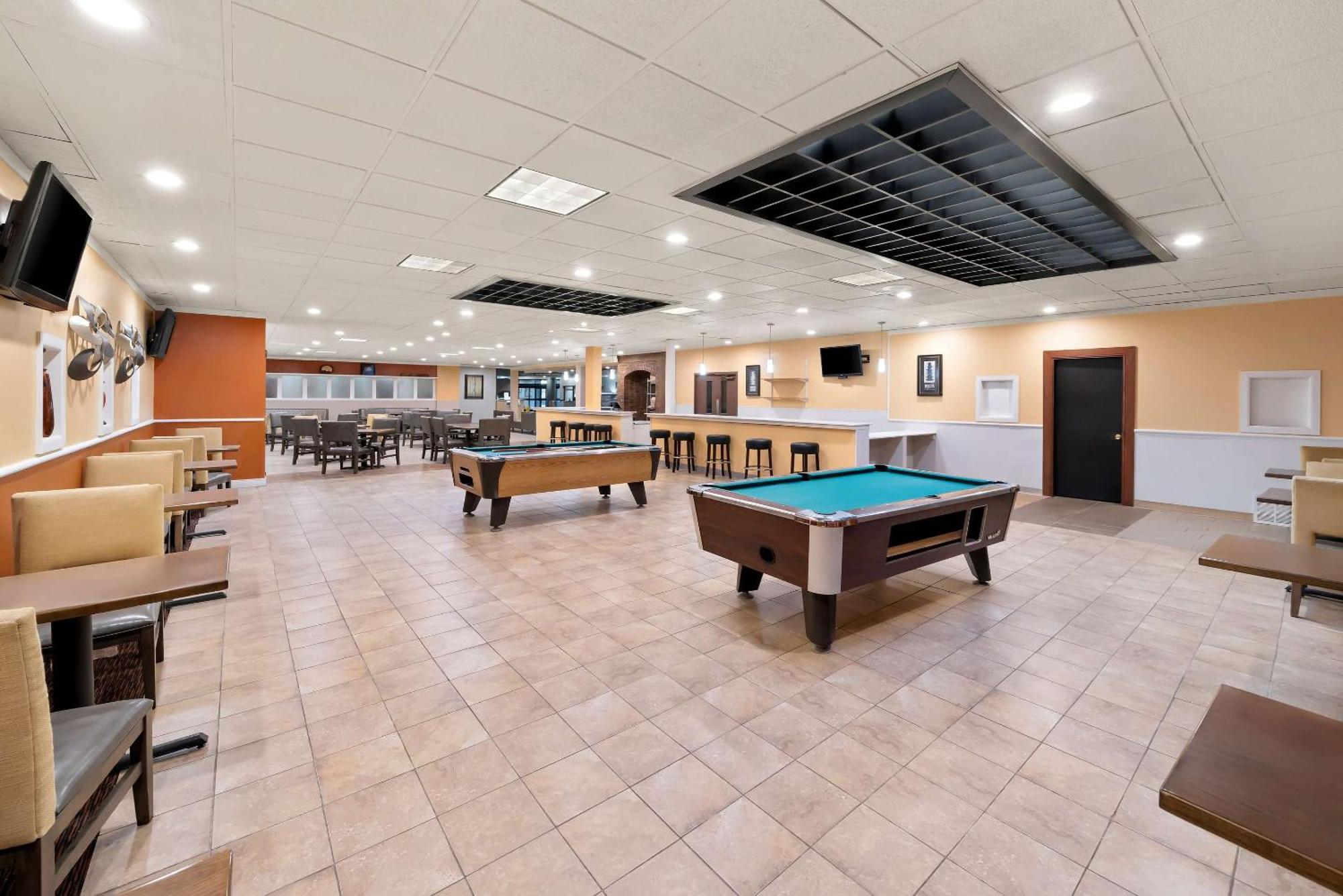 Suburban Studios, Kearney Buitenkant foto