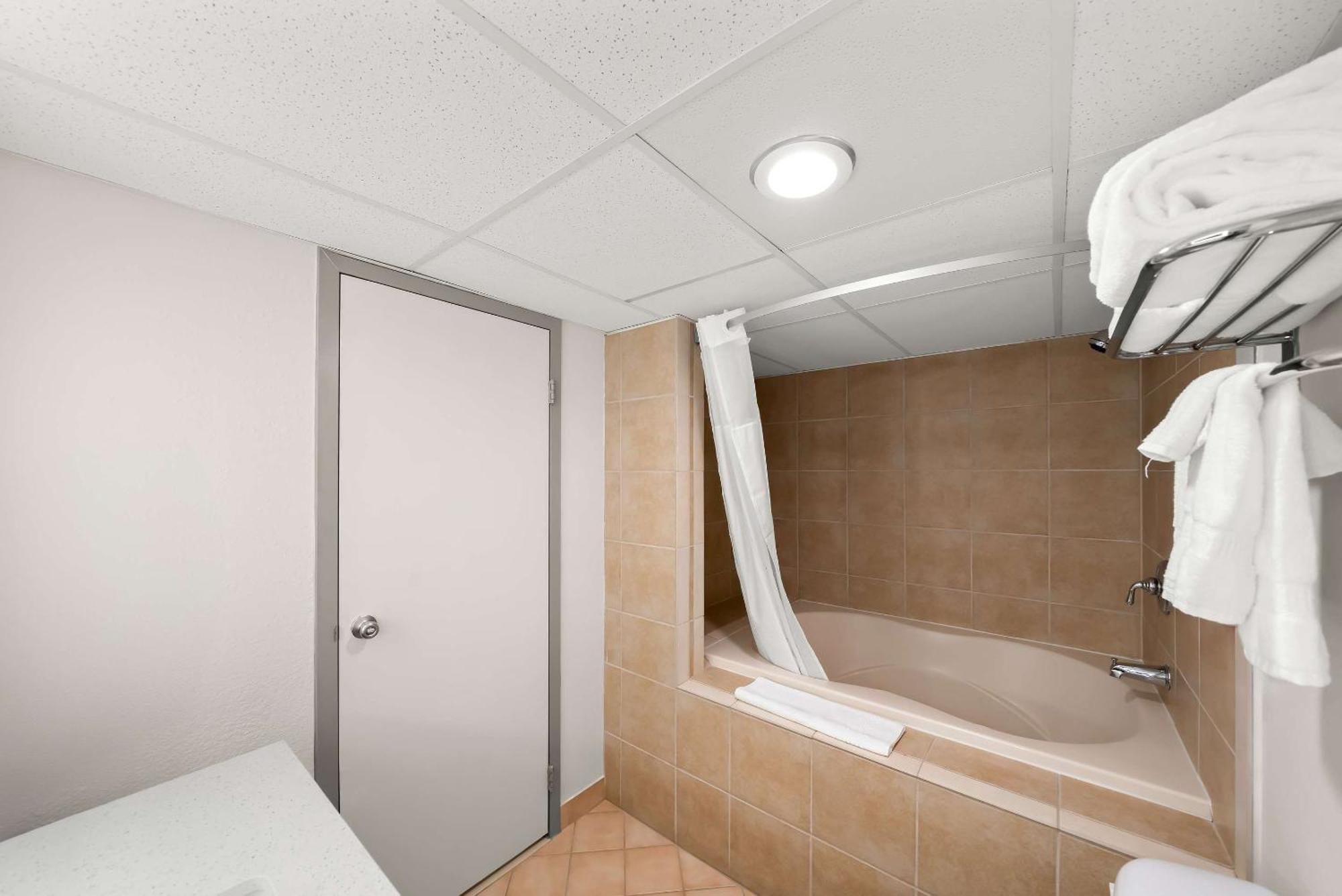 Suburban Studios, Kearney Buitenkant foto